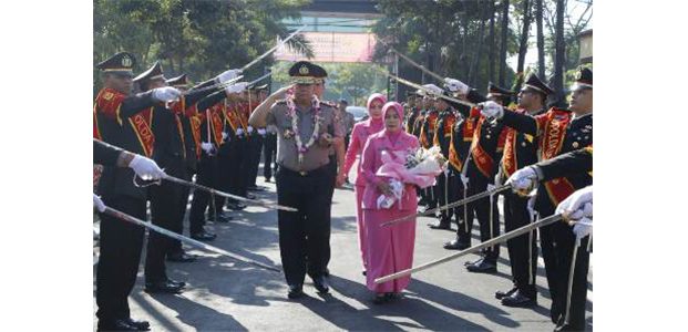 Irjen Luki Disambut Pedang Pora 36y33cji00dwt535rmg1ze Irjen Luki Disambut Pedang Pora 36y33cji00dwt535rmg1ze