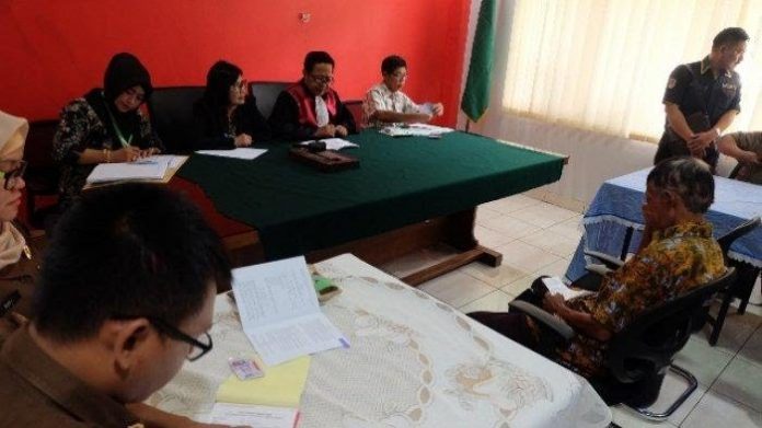 Perokok Disidang Satpol Pp