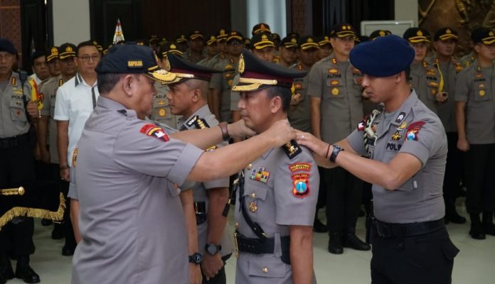 Kapolrestabes Surabaya, Kombes Pol Sandi Nugroho saat Sertijab di Mapolda Jatim. (ft/tribratapoldajatim) Kapolres Surabaya, Sandi